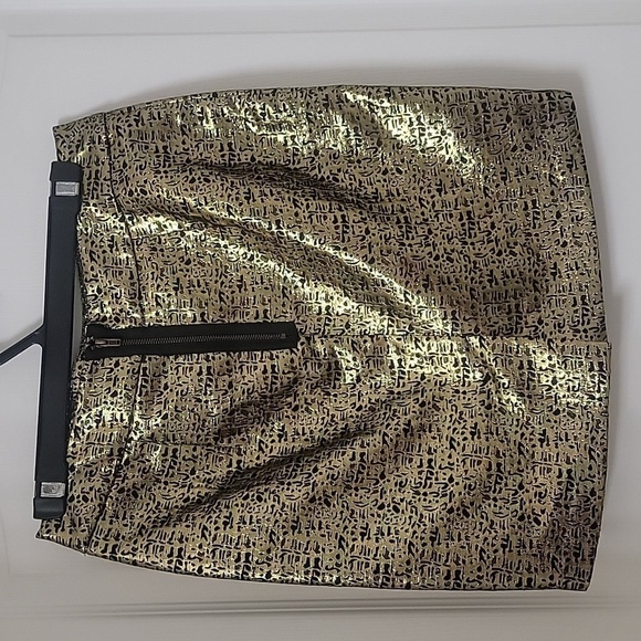 Alyx Size 4 Gold Lame over Black Back Slit Skirt, Good Used Condition - Picture 2 of 9